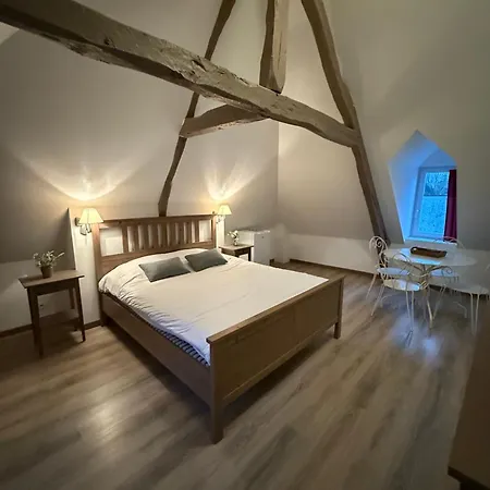 Le Chateau De Greges Bed & Breakfast