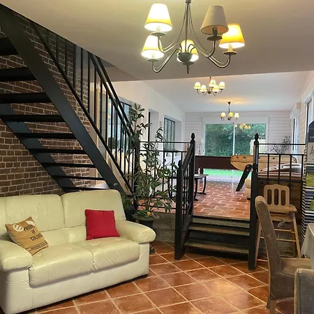 Le Chateau De Greges Bed & Breakfast Greges