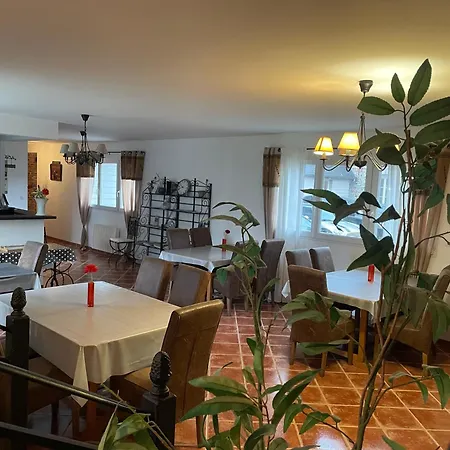 Les Du Chateau De Couette-café 3*