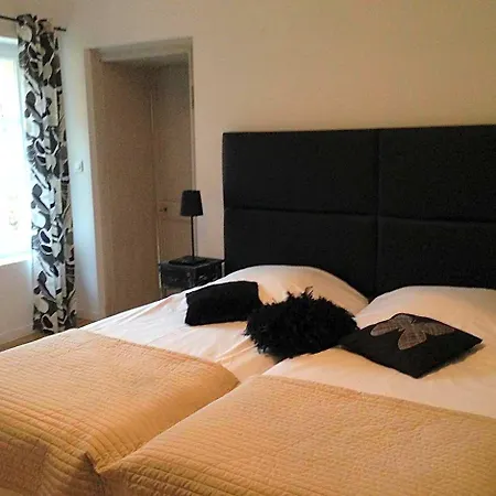 Le Chateau De Bed & Breakfast