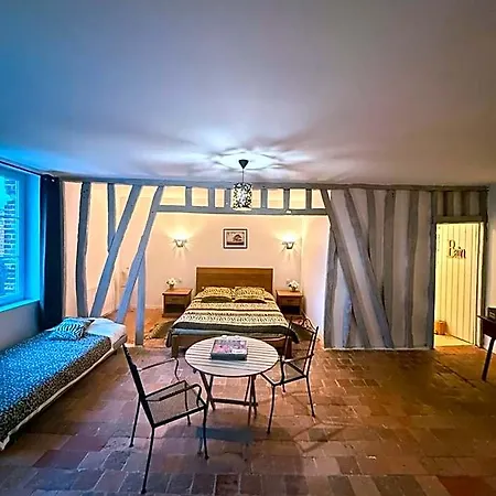 Le Chateau De Bed & Breakfast