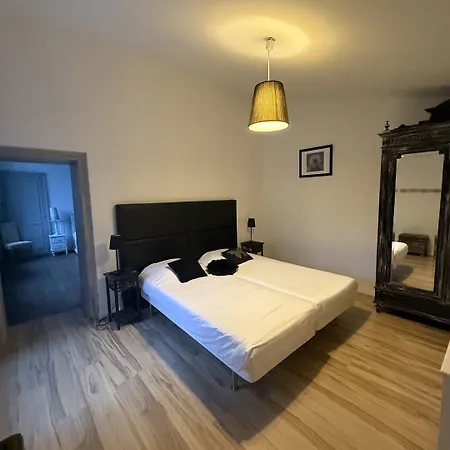 Le Chateau De Bed & Breakfast Grèges