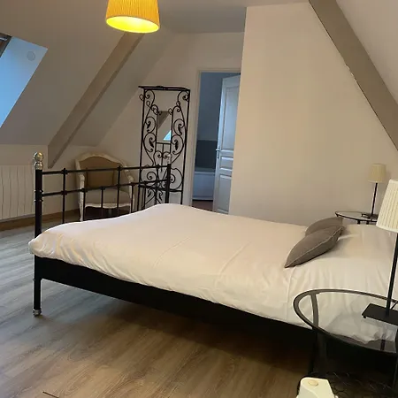 Le Chateau De Bed & Breakfast Grèges
