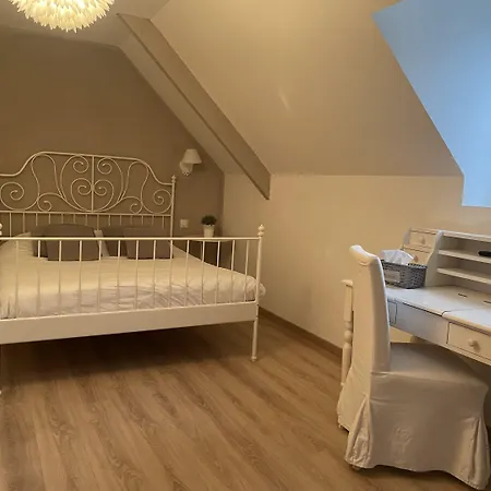 Le Chateau De Bed & Breakfast 3*