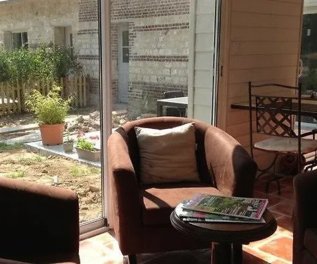 Le Chateau De Greges Bed & Breakfast 3*