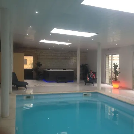 Le Chateau De Greges Bed & Breakfast Greges