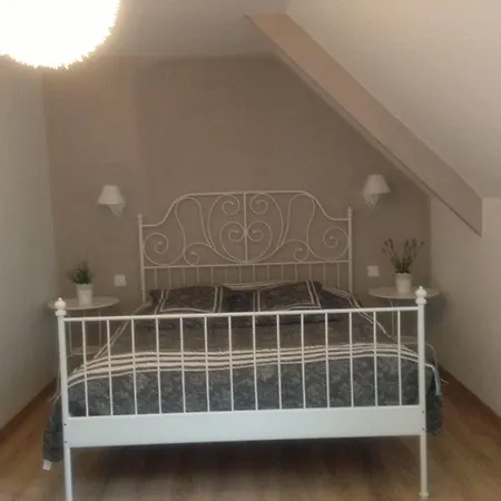 Le Chateau De Bed & Breakfast 3*