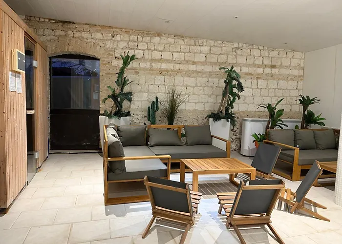 Le Chateau De Grèges