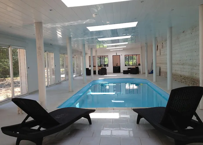 Le Chateau De Greges