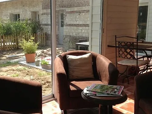 Le Chateau De Bed & Breakfast 3*