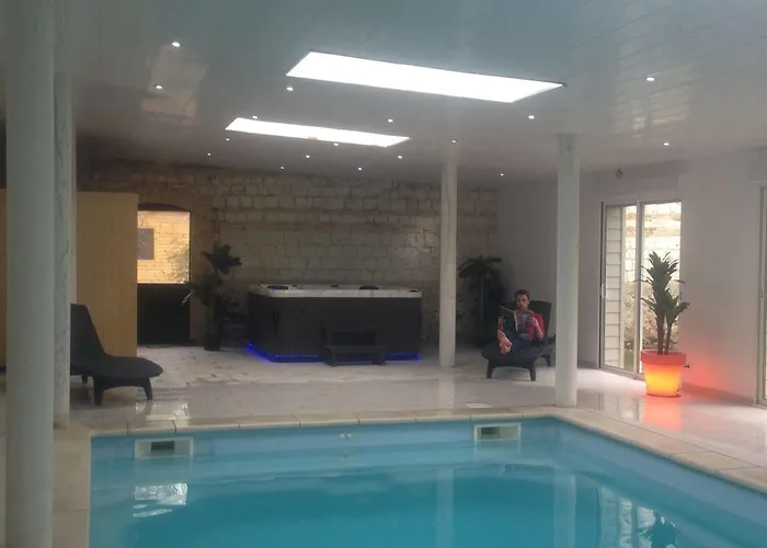 Le Chateau De Bed & Breakfast Grèges